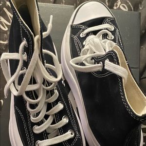 Converse black/white gum women’s 8.5 unisex 7 men’s size.